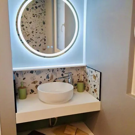 Cosy Ambiance Beverly Hills Dans Avec Piscine 4 Pers 2 Apartment