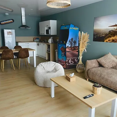 Cosy Ambiance Beverly Hills Dans Avec Piscine 4 Pers 2 Apartment